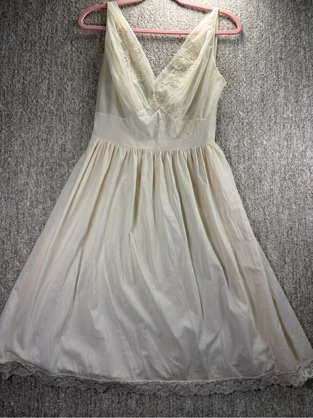 Vanity Fair Vintage Cream Lace V-Neck Midi slip dress/nightgown